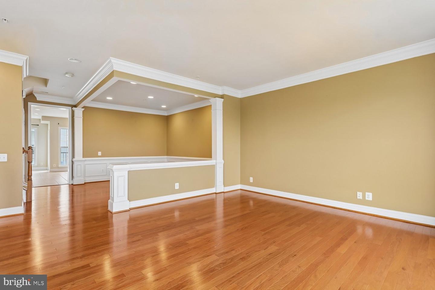 20638 Maitland Ter Property Photo 8