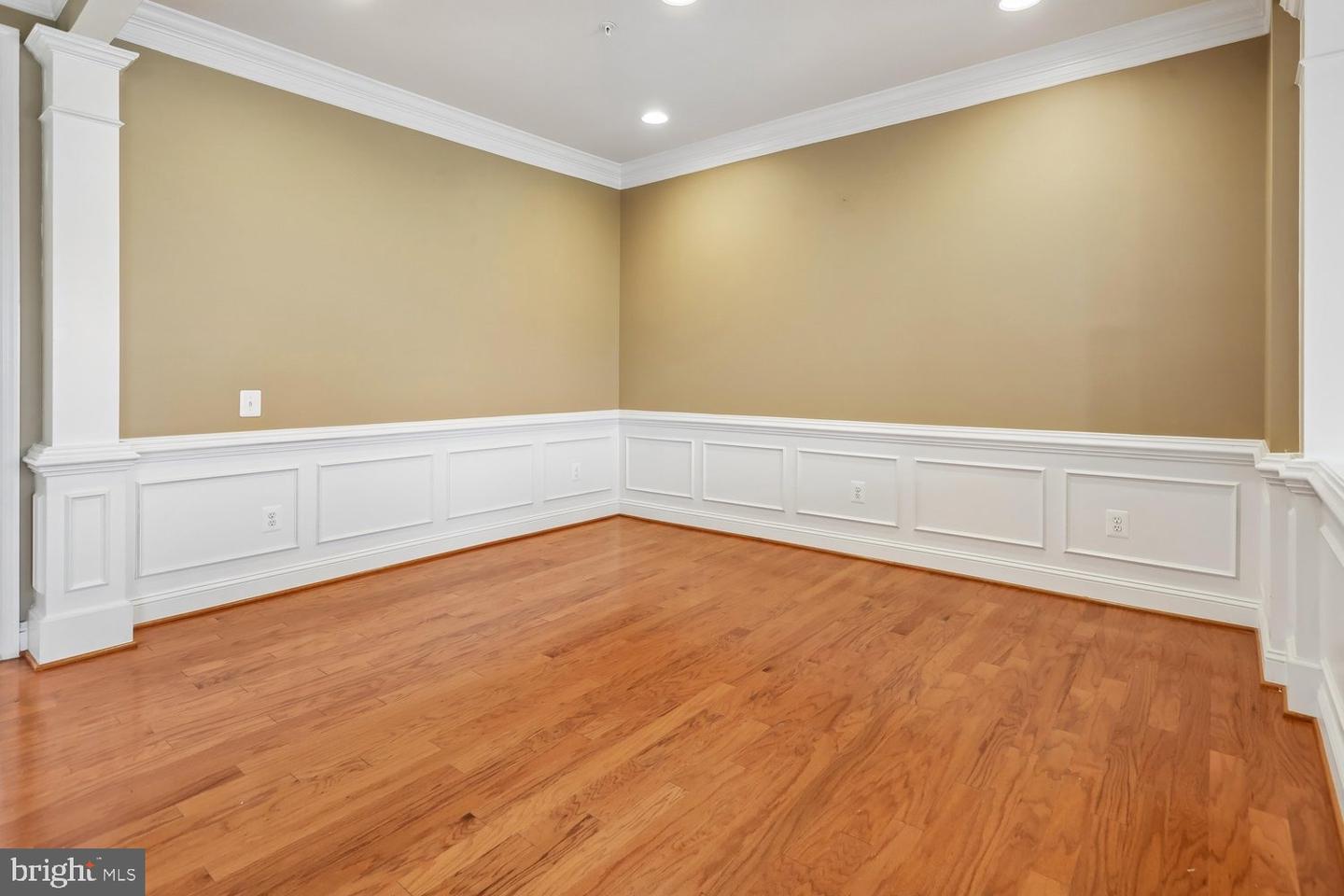 20638 Maitland Ter Property Photo 9