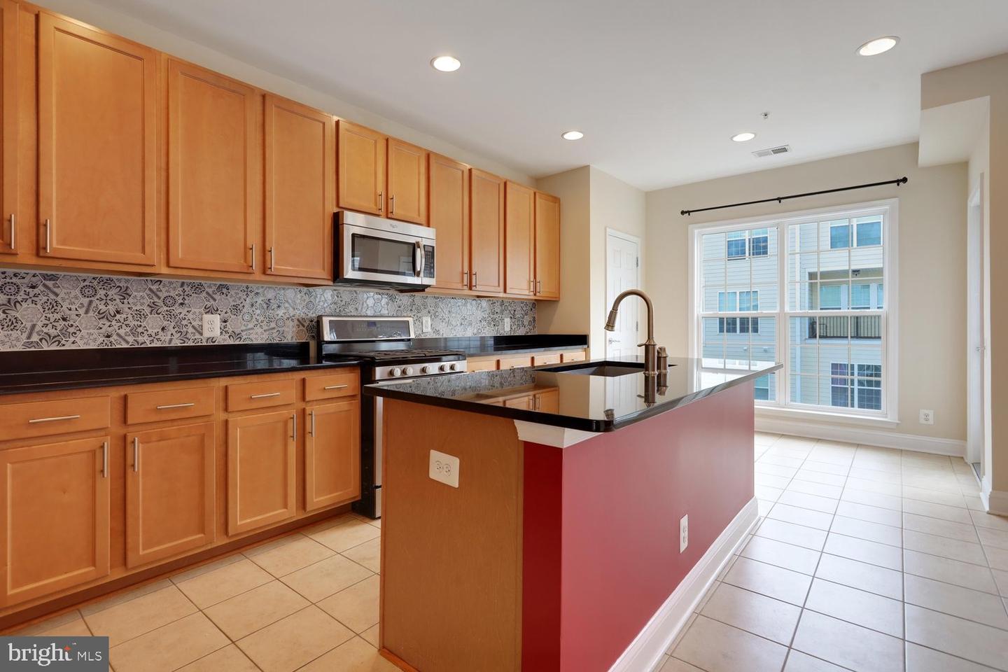 20638 Maitland Ter Property Photo 16