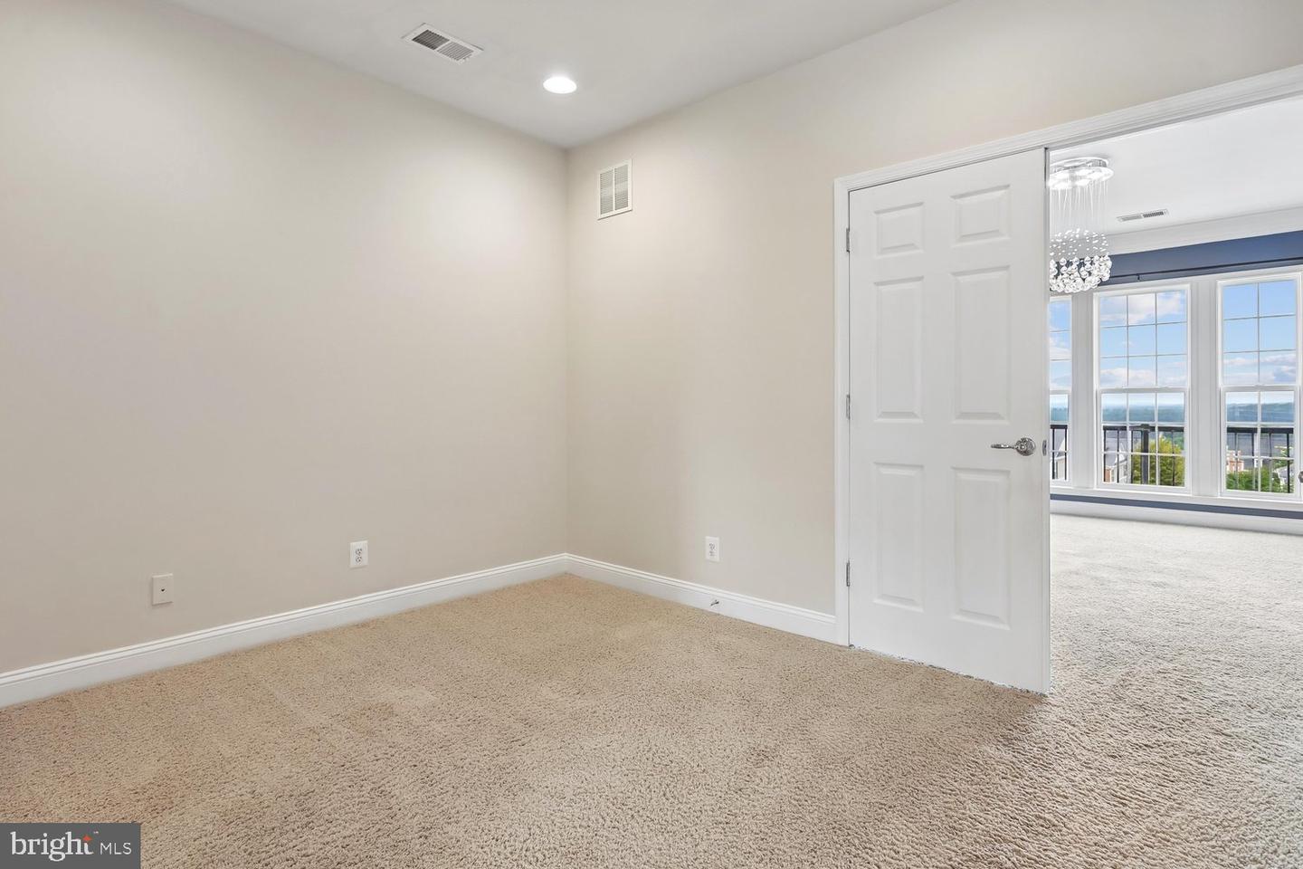 20638 Maitland Ter Property Photo 22