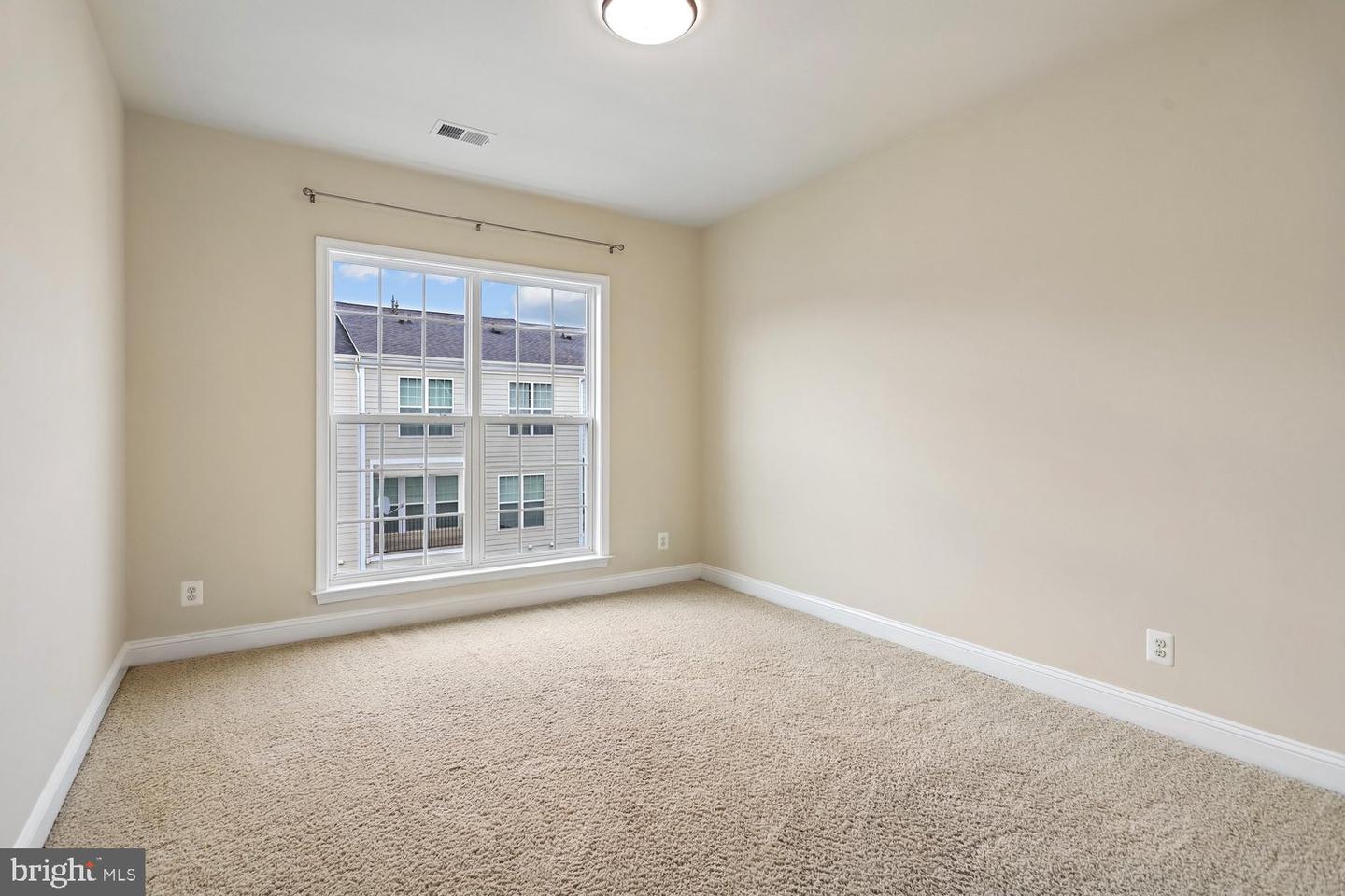 20638 Maitland Ter Property Photo 32