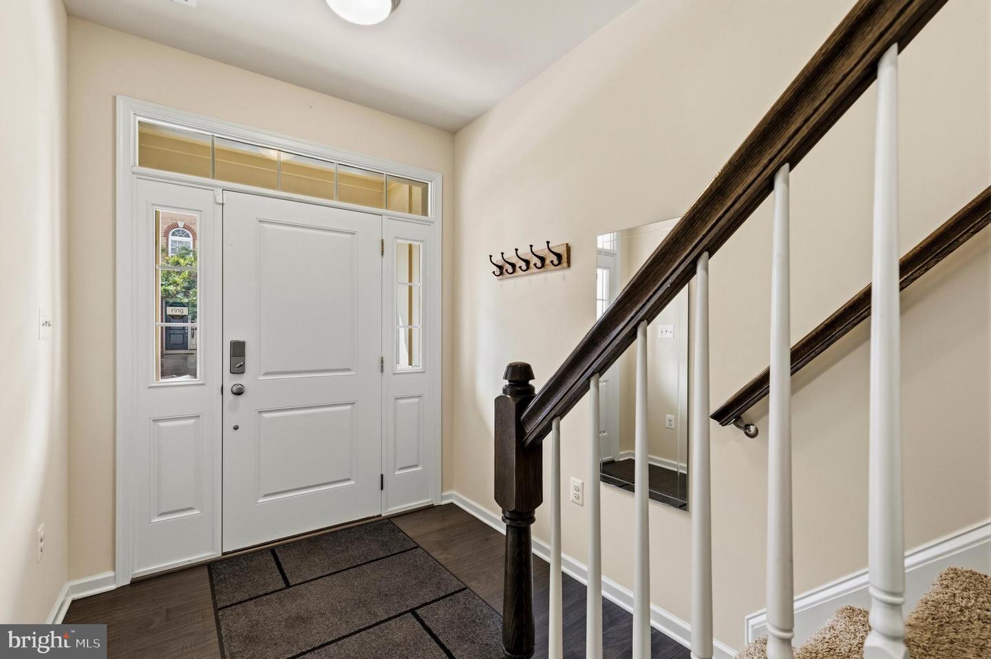 22462 Cambridgeport Sq Property Photo 5