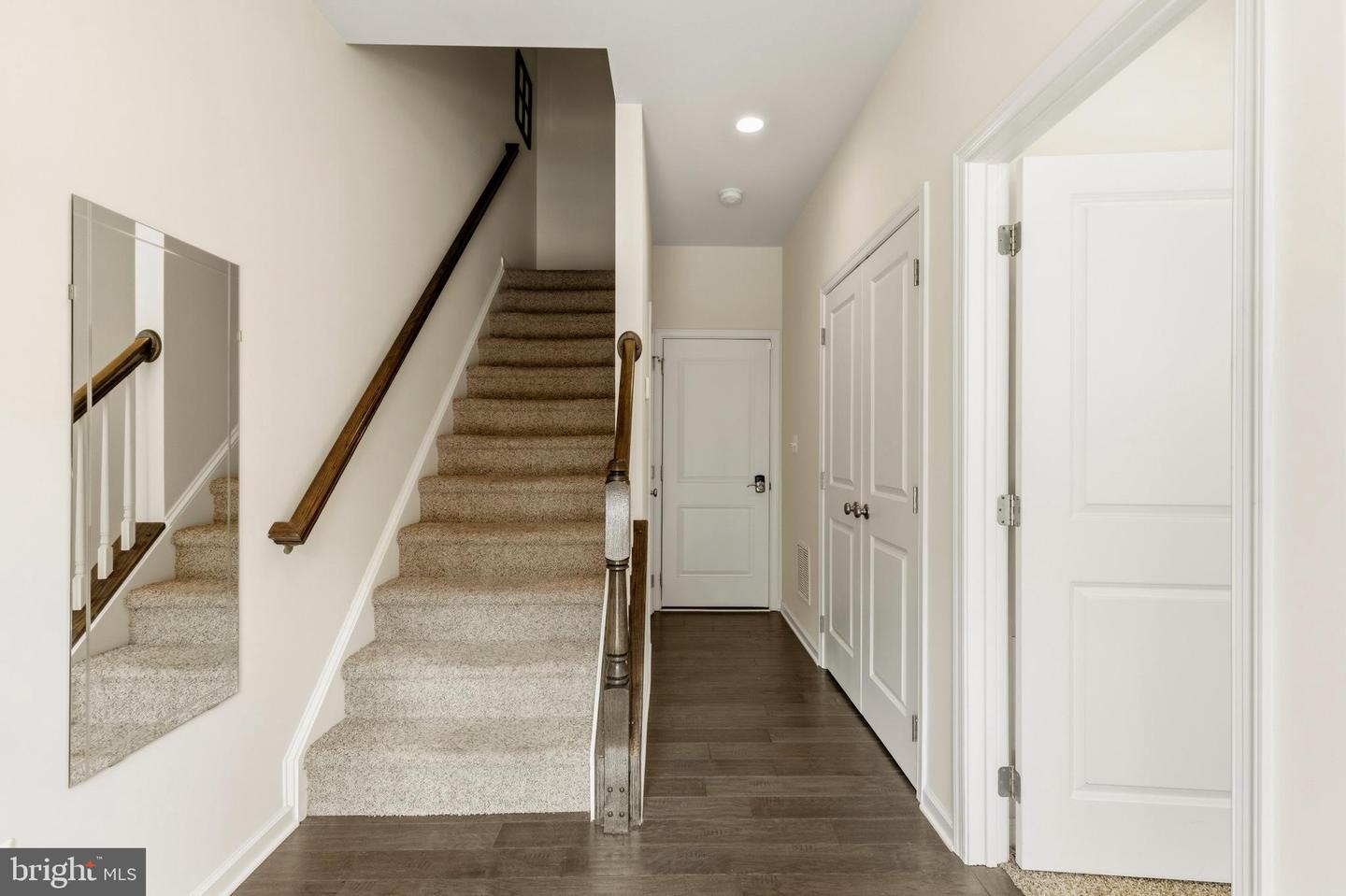 22462 Cambridgeport Sq Property Photo 6