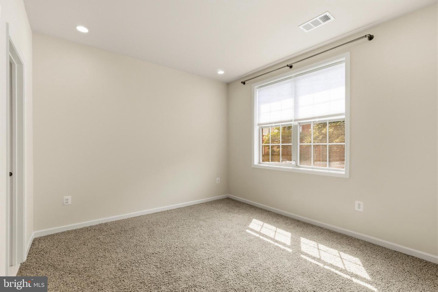 22462 Cambridgeport Sq Property Photo 7