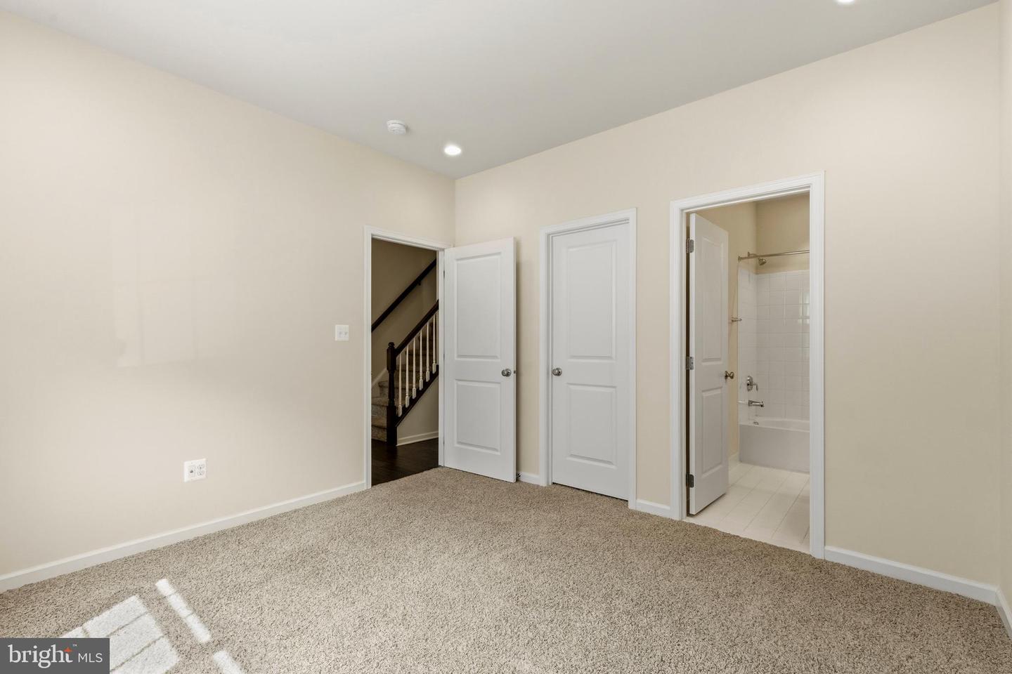 22462 Cambridgeport Sq Property Photo 8