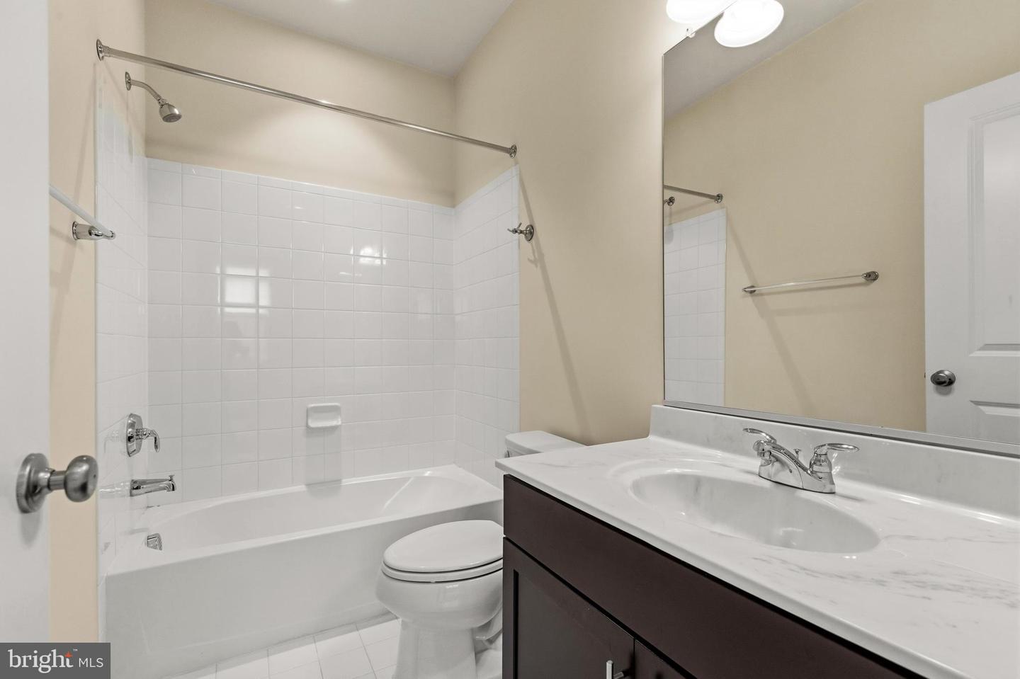 22462 Cambridgeport Sq Property Photo 9