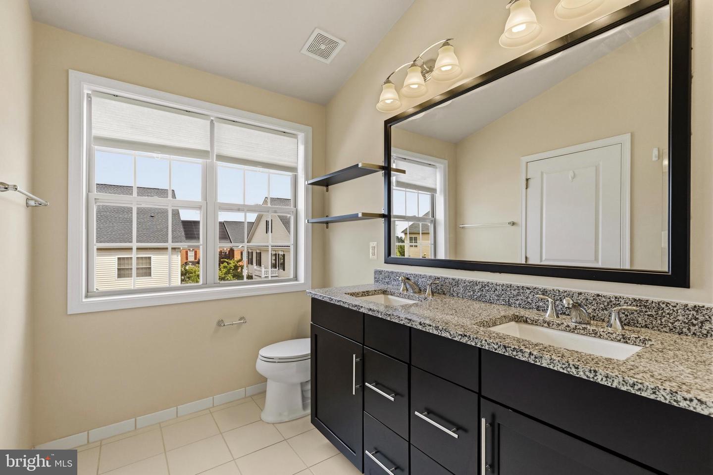 22462 Cambridgeport Sq Property Photo 35