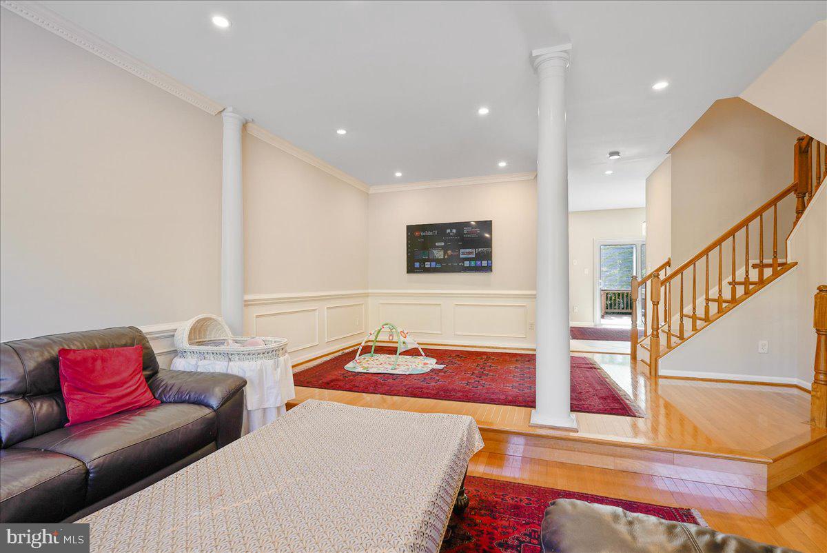 45855 Debhill Ter Property Photo 5