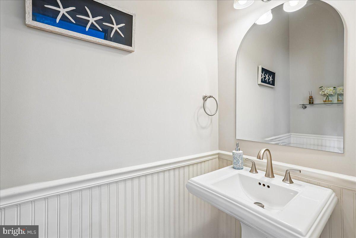 45855 Debhill Ter Property Photo 6