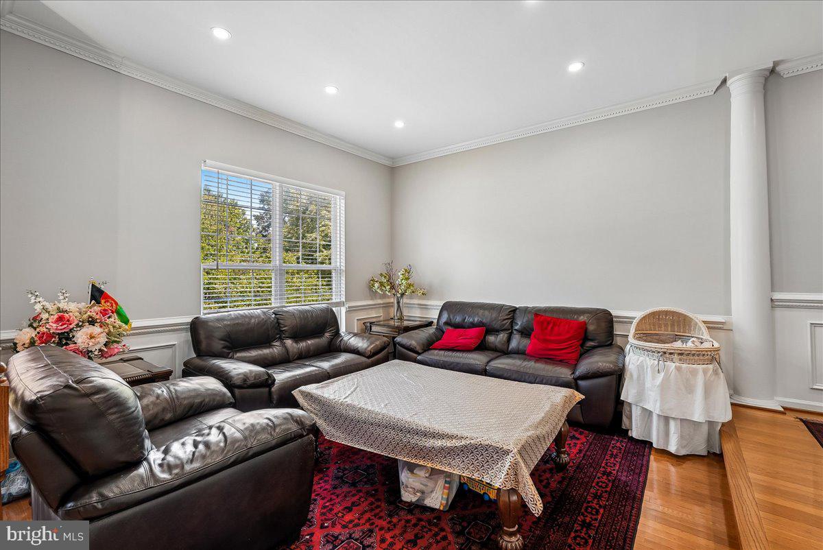 45855 Debhill Ter Property Photo 8