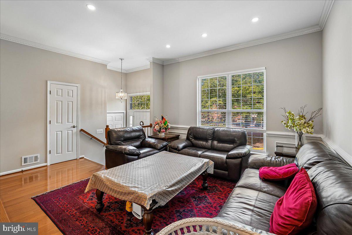 45855 Debhill Ter Property Photo 9