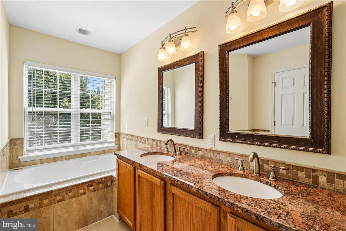 45855 Debhill Ter Property Photo 23