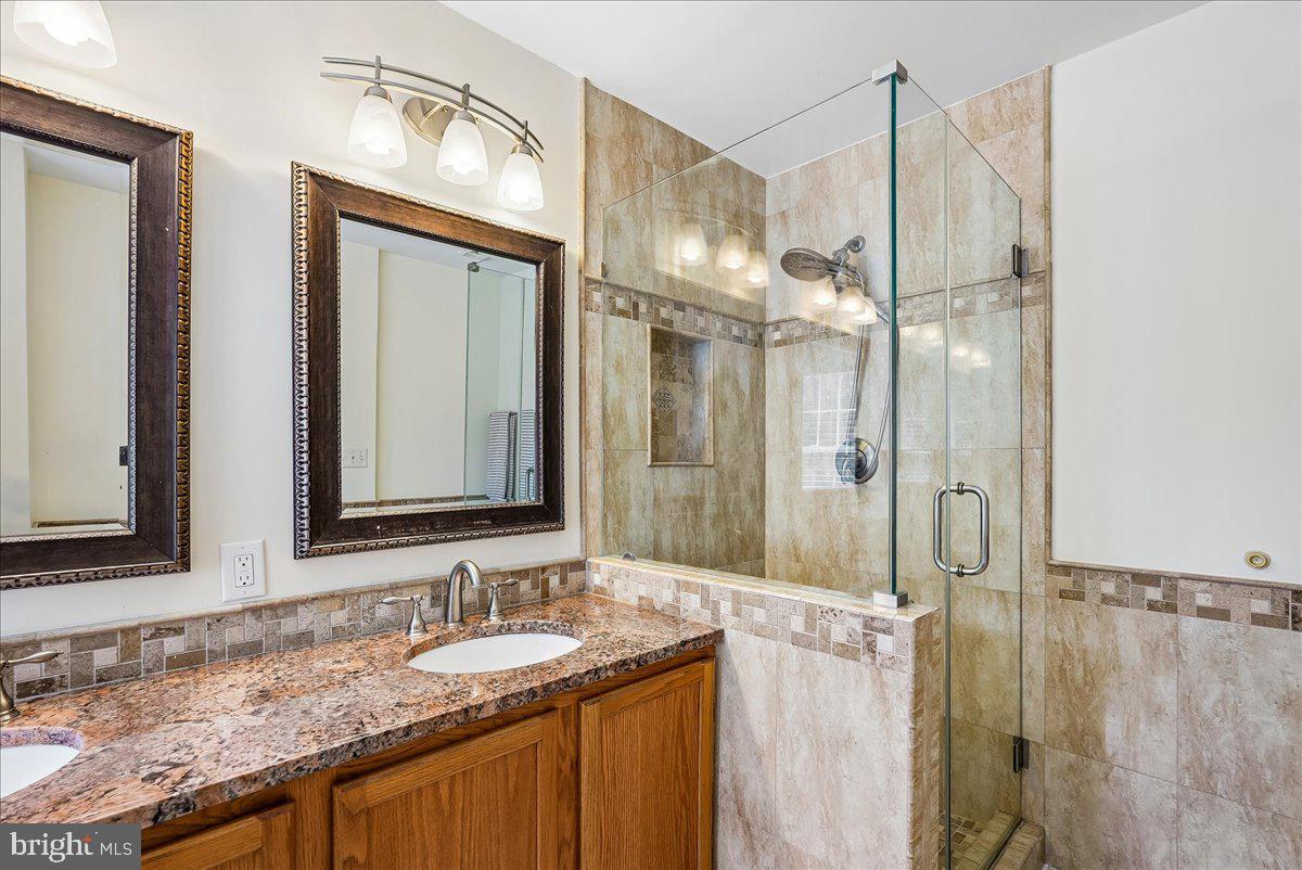 45855 Debhill Ter Property Photo 24