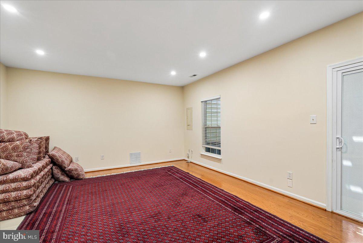 45855 Debhill Ter Property Photo 32