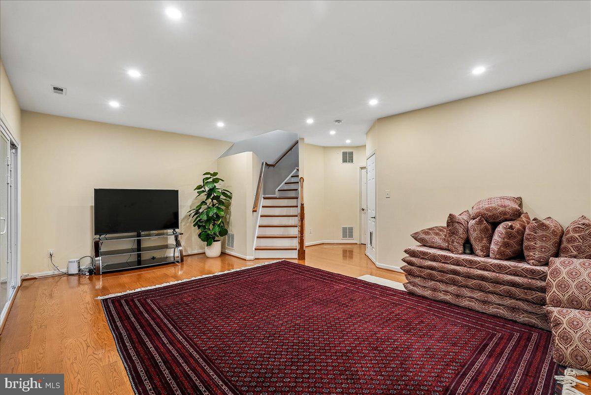 45855 Debhill Ter Property Photo 34