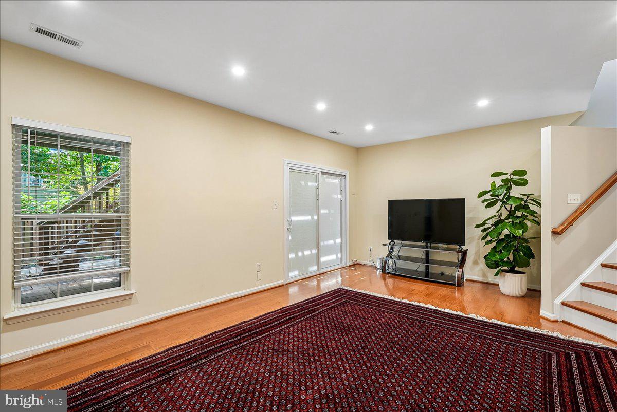 45855 Debhill Ter Property Photo 35