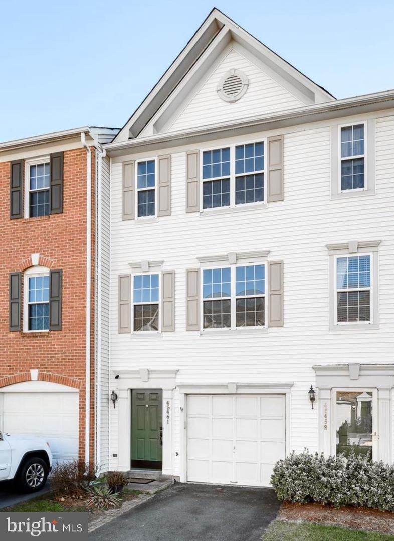 45461 Bluemont Junction Sq Property Photo 1
