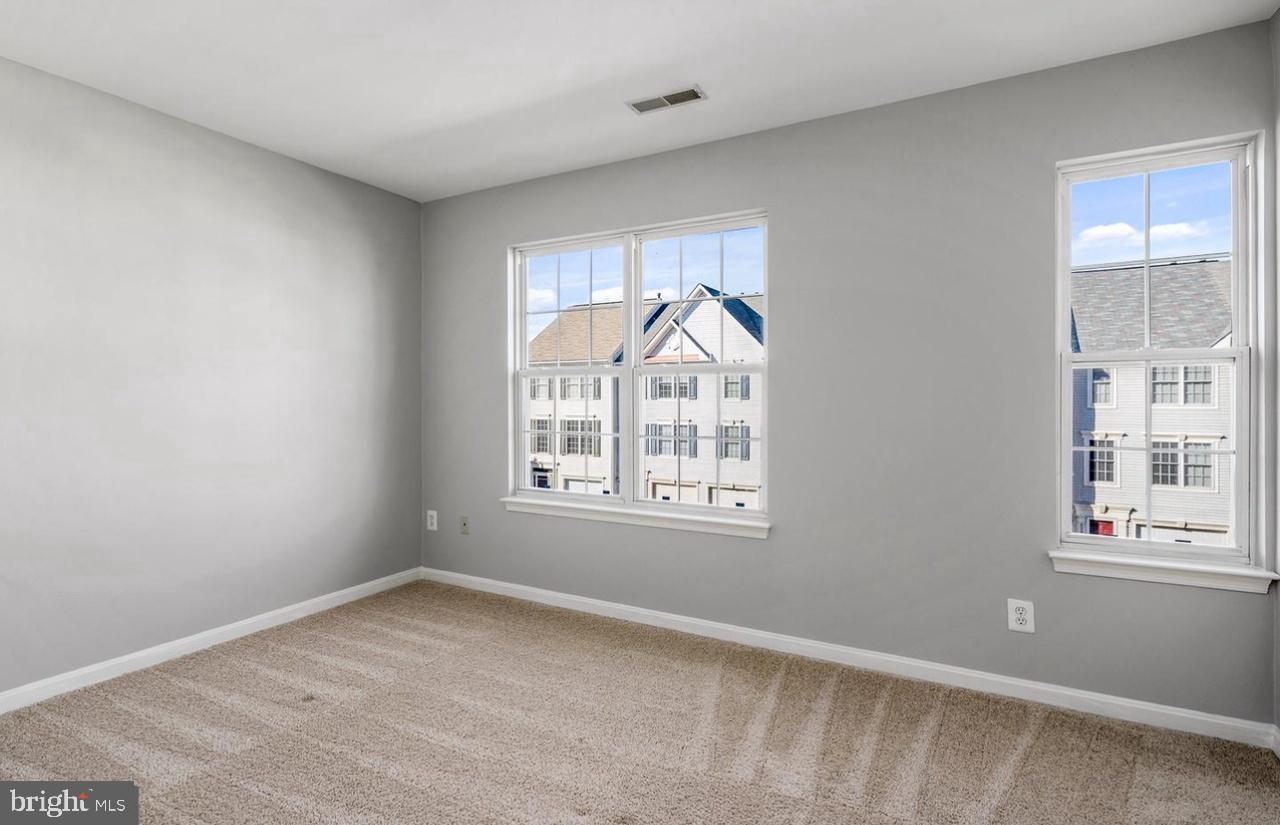 45461 Bluemont Junction Sq Property Photo 11