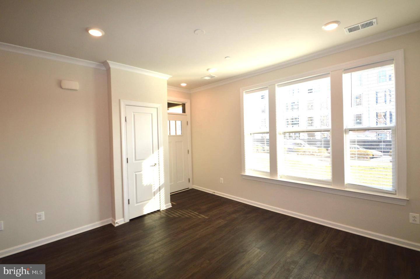 45091 Cappamore Ter Property Photo 12