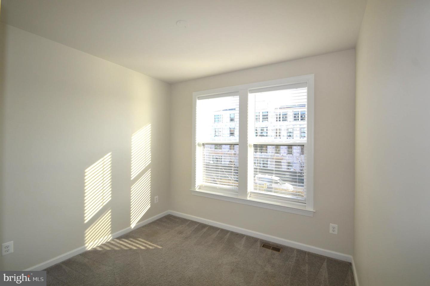 45091 Cappamore Ter Property Photo 34