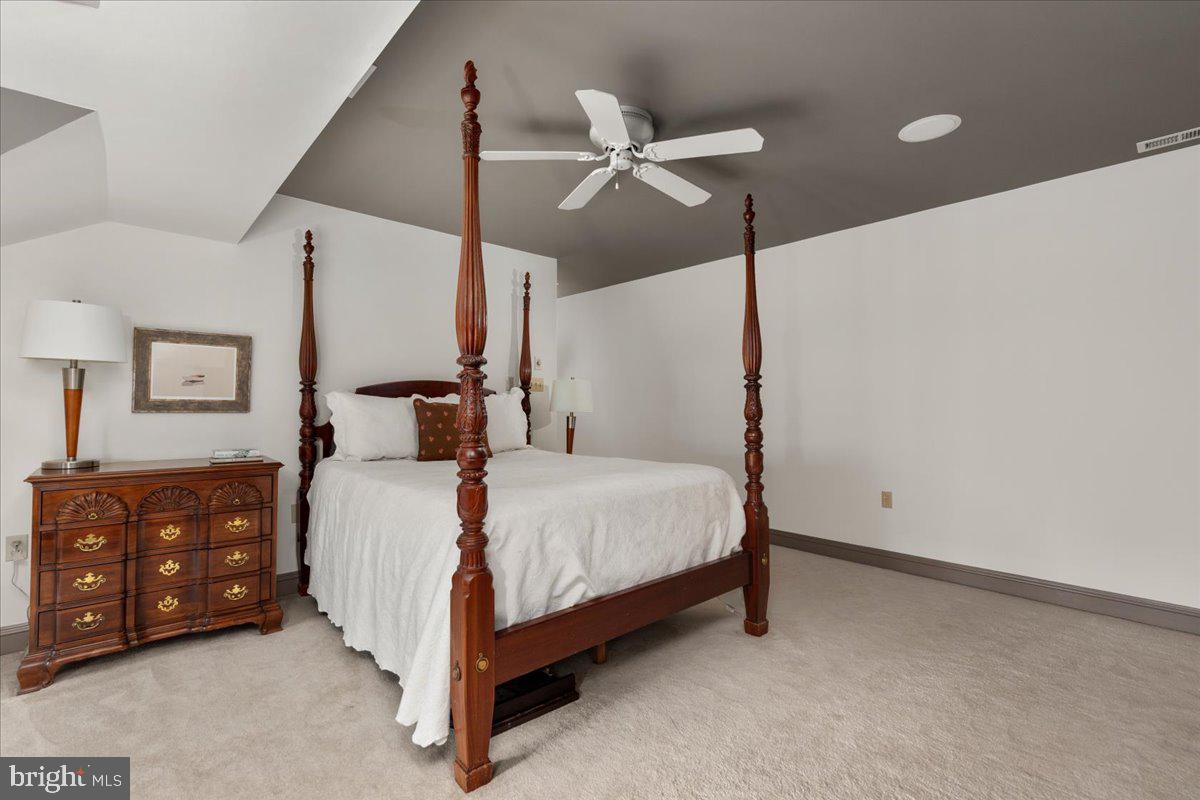 222 W Market St W Property Photo 18