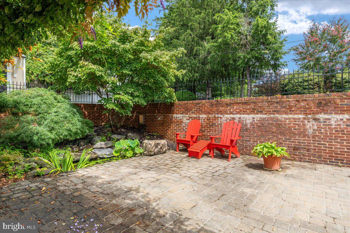 222 W Market St W Property Photo 30