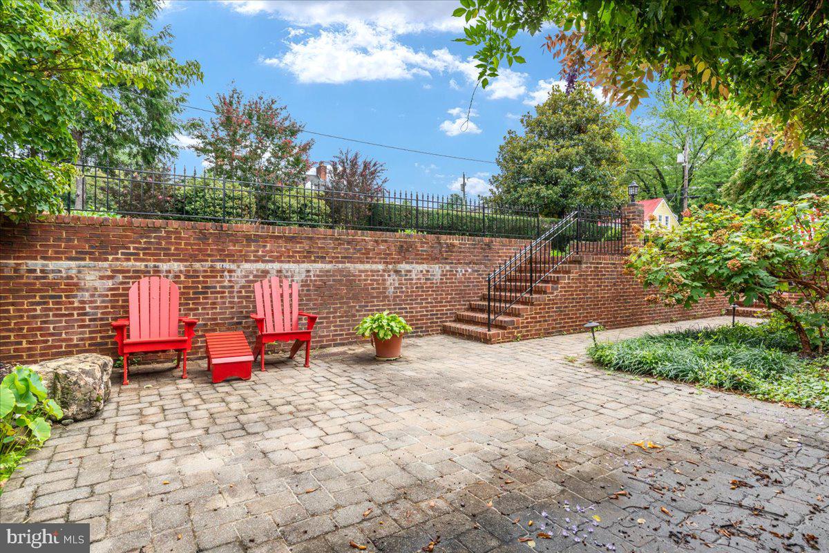222 W Market St W Property Photo 32