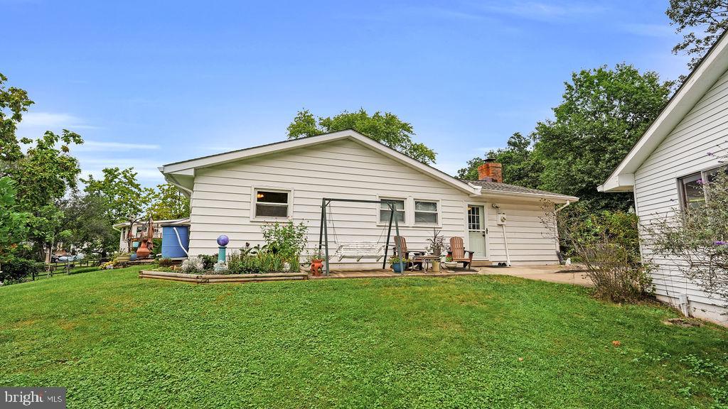 1115 S Dickenson Ave Property Photo 5