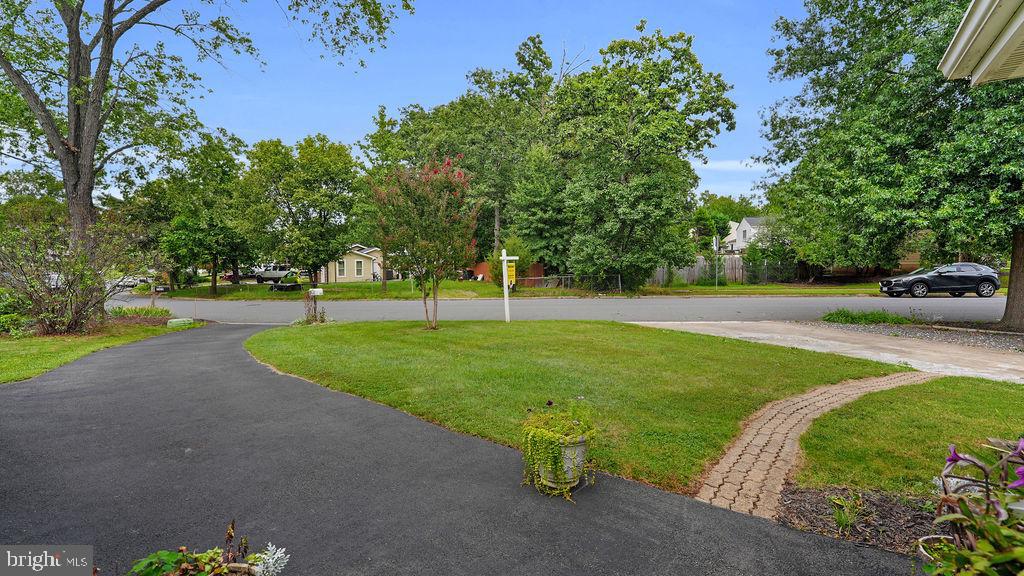 1115 S Dickenson Ave Property Photo 7