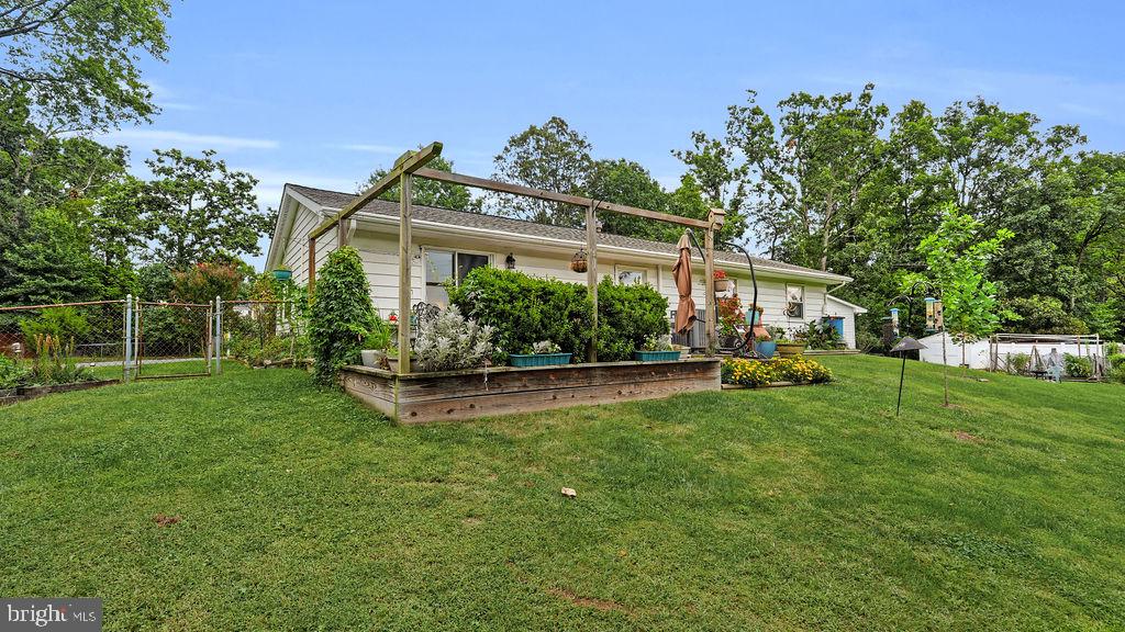 1115 S Dickenson Ave Property Photo 8