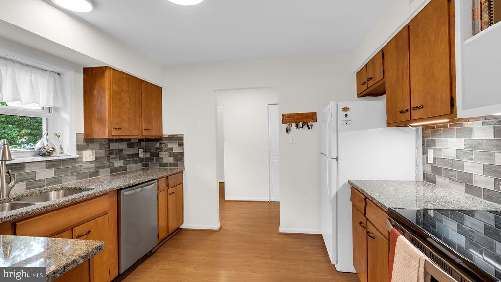 1115 S Dickenson Ave Property Photo 25