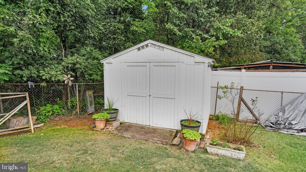 1115 S Dickenson Ave Property Photo 29