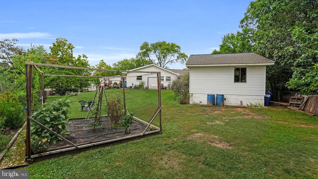 1115 S Dickenson Ave Property Photo 31