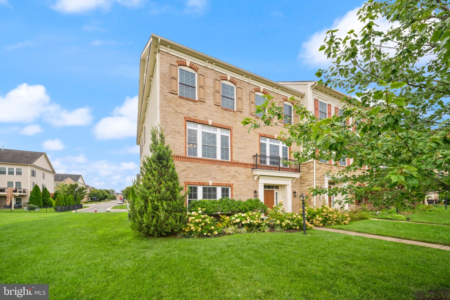 42532 Rowderbury Sq Property Photo 2