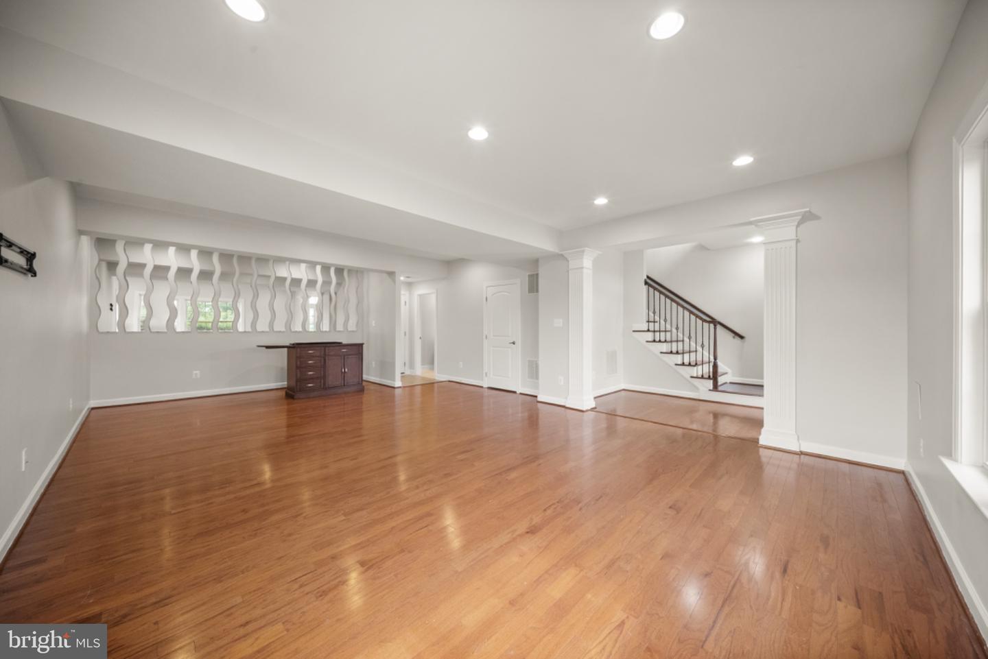 42532 Rowderbury Sq Property Photo 8