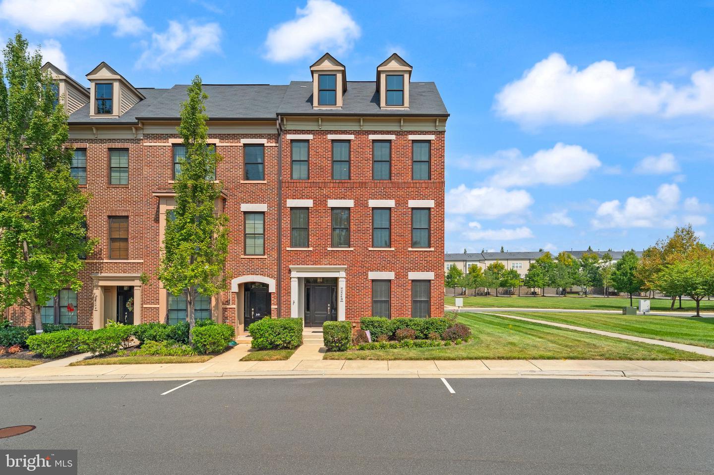 42248 Palladian Blue Ter Property Photo 1