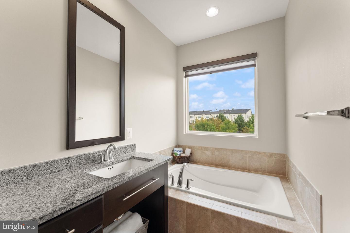 42248 Palladian Blue Ter Property Photo 47