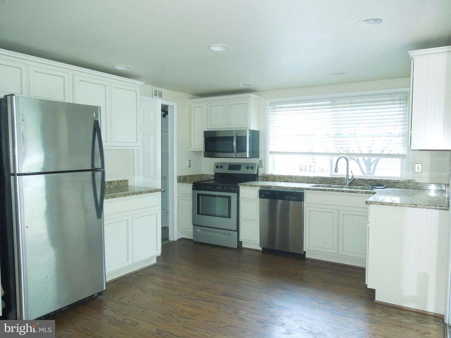 7 Biscayne Pl Property Photo 4