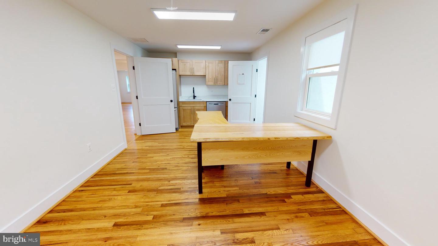 150 N Hatcher Ave #100 Property Photo 11