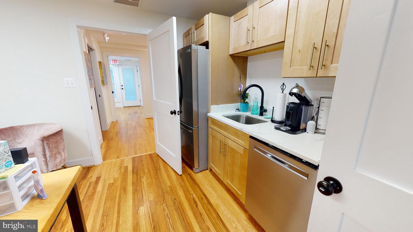 150 N Hatcher Ave #100 Property Photo 12