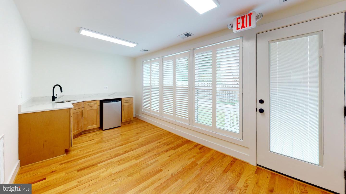 150 N Hatcher Ave #100 Property Photo 15