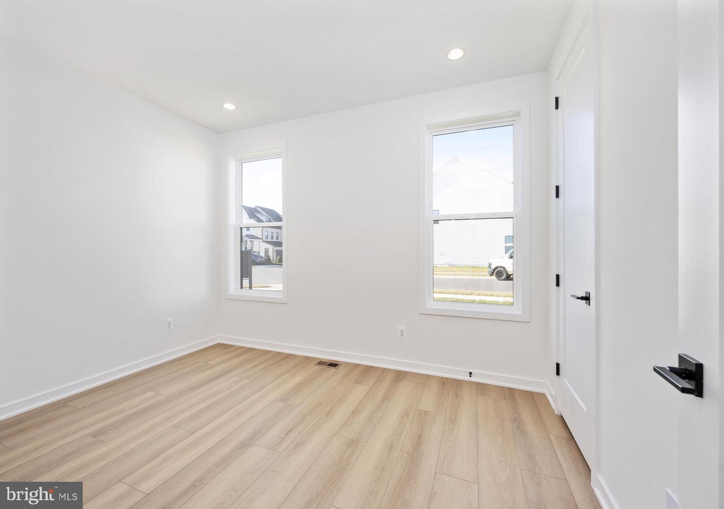 23131 Parkside Village Cir Property Photo 5