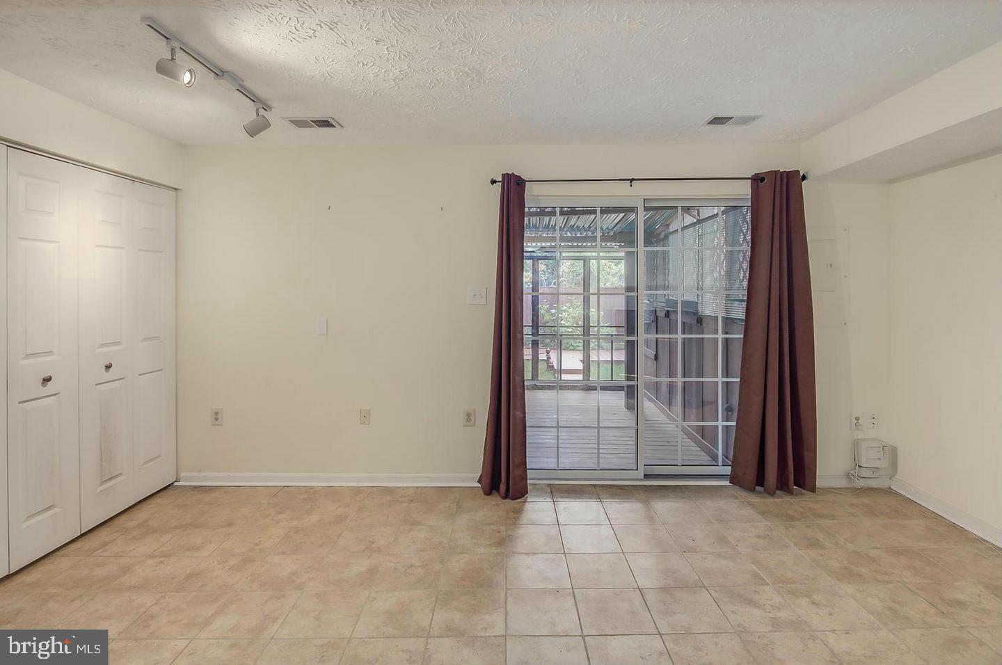 44102 Tippecanoe Ter Property Photo 3