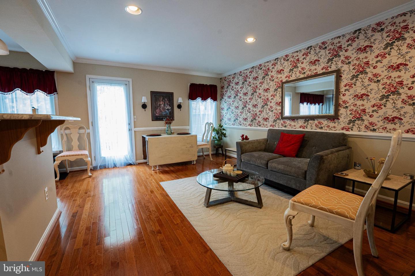 20933 Sandstone Sq Property Photo 5
