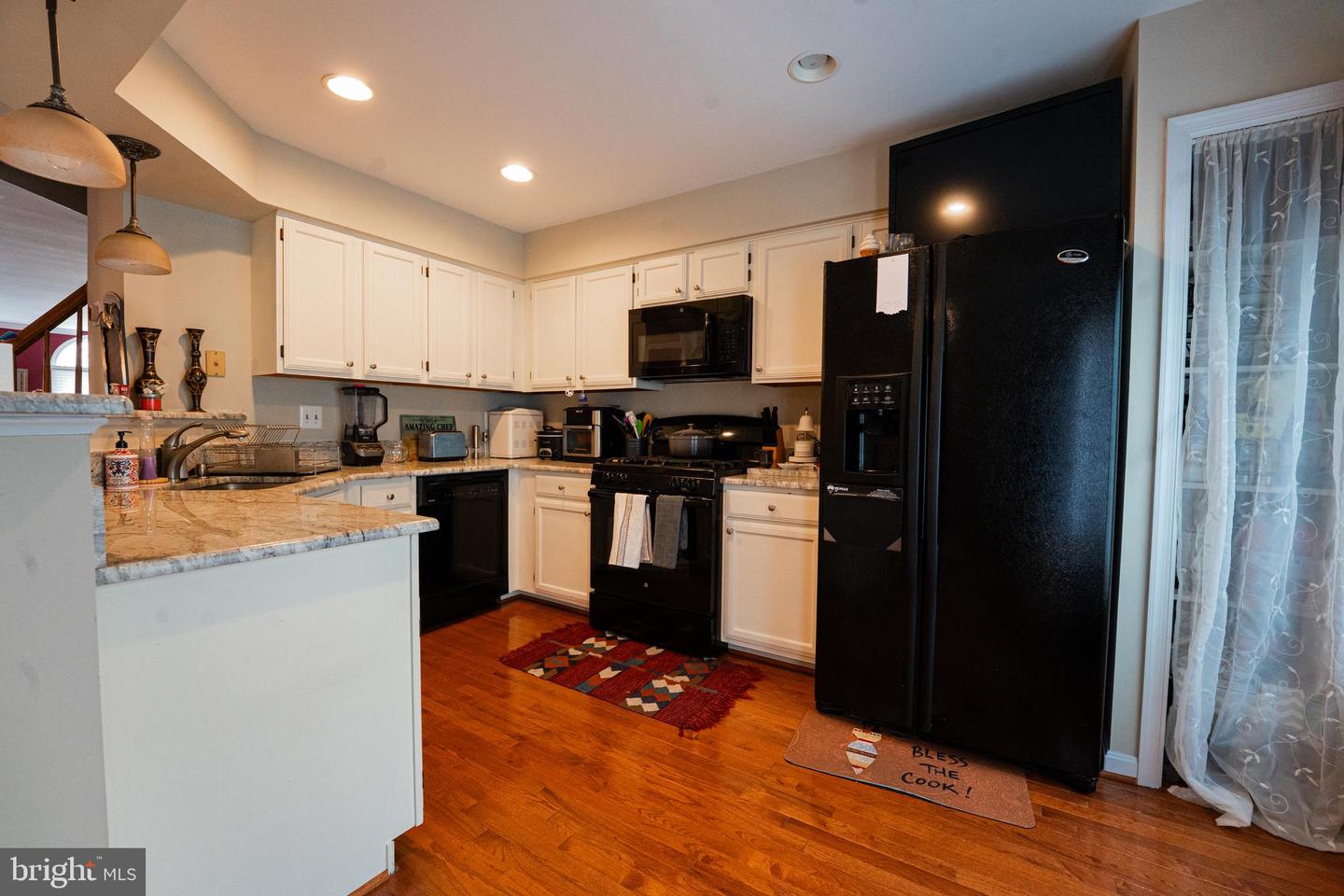 20933 Sandstone Sq Property Photo 7