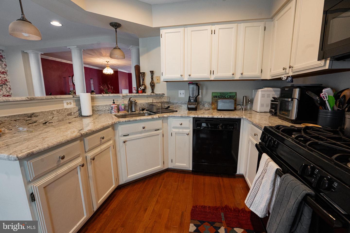 20933 Sandstone Sq Property Photo 8