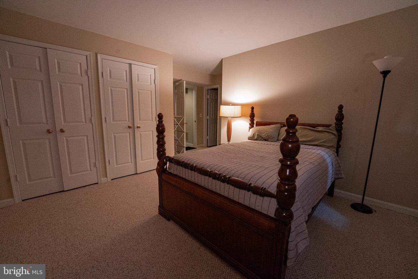 20933 Sandstone Sq Property Photo 11