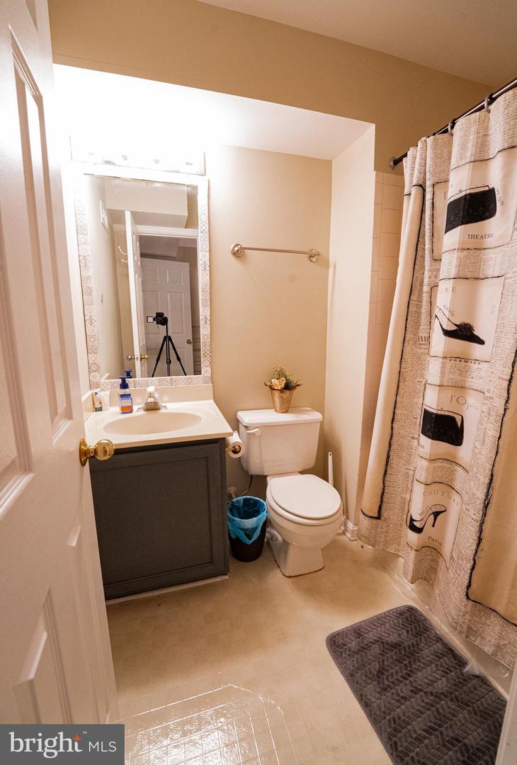 20933 Sandstone Sq Property Photo 12