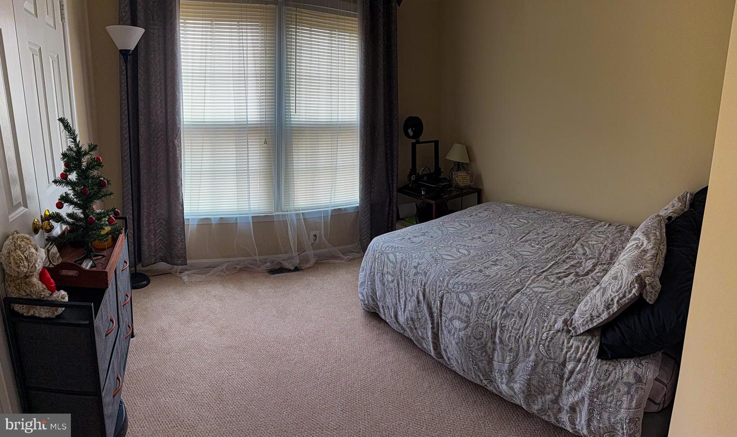 20933 Sandstone Sq Property Photo 13