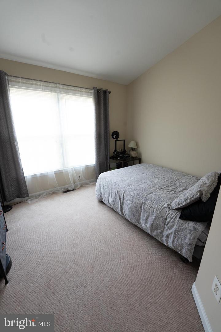 20933 Sandstone Sq Property Photo 19